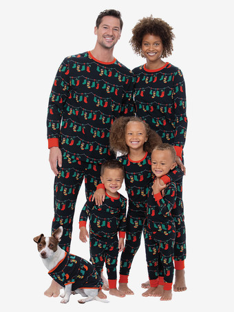 黒と赤のクリスマスストッキングとライトプリントのファミリーパジャマセット 2026