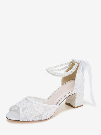 ホワイト レースのウェディングシューズ、つま先が見える花柄ビーズパールのチャンキーヒールのブライダルシューズ