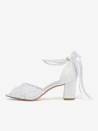 レースのウェディングシューズ、つま先が見える花柄ビーズパールのチャンキーヒールのブライダルシューズ