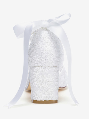 レースのウェディングシューズ、つま先が見える花柄ビーズパールのチャンキーヒールのブライダルシューズ