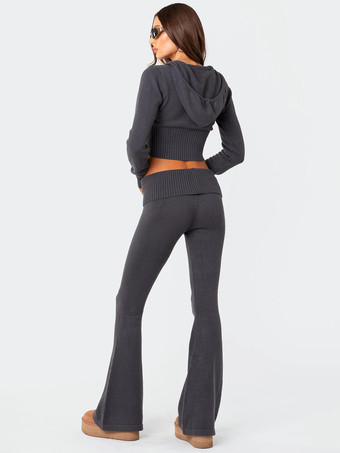 ニットクロップドジップアップパーカーとフレアパンツのツーピースコーデセット（レディース 2025年）