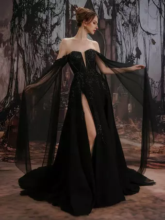 Gothic Black Wedding Dresses Lace A-Line Long Sleeves Natural Waist Tiered With Train Bridal Dress