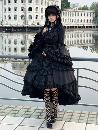 黒のゴシックロリータセットドレス、フリル、長袖、クラバットトップ、スカートのロリータドレス