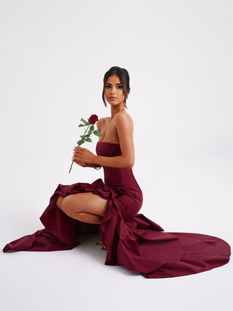 ワインレッド のプロムドレス オフショルダー フリル アシンメトリー エレガントなマキシドレス