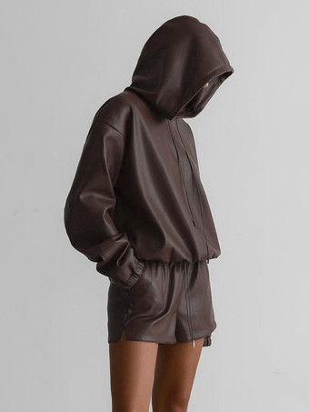 ブラウンブラウンのフェイクレザーツーピースコーデセット オーバーサイズパーカー＆ショーツ 春のレディースコーデ 2025