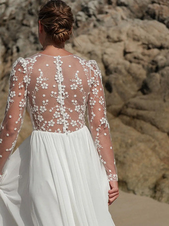 ボヘミアンレースのウェディングドレス Vネック ロングスリーブ ブライダルガウン バックボタン＆フロントスリット