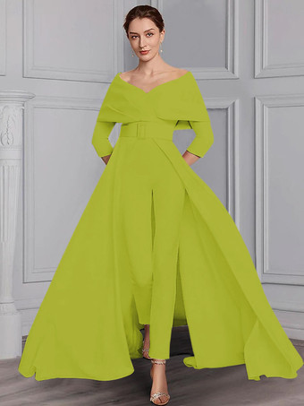 オリーブグリーン花嫁の母親のためのパーティードレス。デザインされたネックライン、7分丈の袖、ジャンプスーツ、サッシュ、フロアレングスのウェディングゲストドレス。