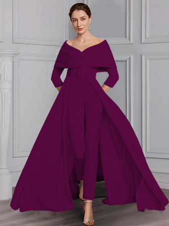 プラム花嫁の母親のためのパーティードレス。デザインされたネックライン、7分丈の袖、ジャンプスーツ、サッシュ、フロアレングスのウェディングゲストドレス。