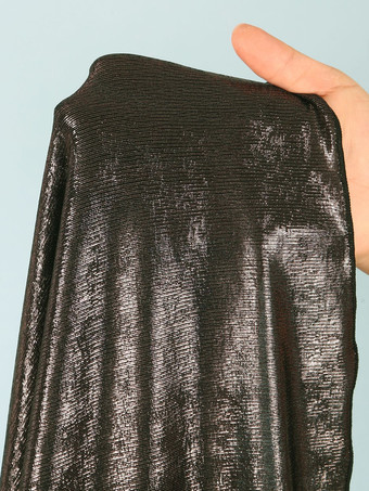 2025年夏のビーチにぴったりな光沢のある黒のVネックモノキニとハイスリットスカートの2点セット