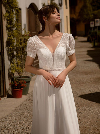 ボヘミアンウェディングドレス レース Aライン トレーン付き ナチュラルウエスト ウェディングドレス 機能的なボタン 半袖 Vネック アイボリー