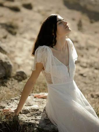 アイボリーシンプルなウェディングドレス Vネック 半袖 トレーン付き レース ブライダルドレス