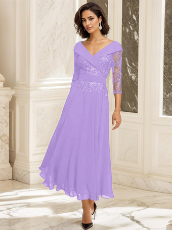 ライラック花嫁の母のためのパーティードレス。Vネック、七分袖、ボールガウン、レース、ティーレングスのゲストドレス。結婚式用。