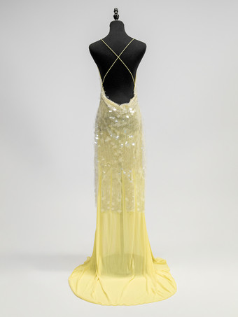 バターイエローのスパークリングスパンコールドレス、アシンメトリーヘム、Vネック、バックレス、シアーマキシマーメイドドレス（レディース、2025年）