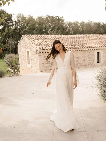 シンプルなウェディングドレス ボールガウン Vネック 長袖 ボタン付き ブライダルドレス