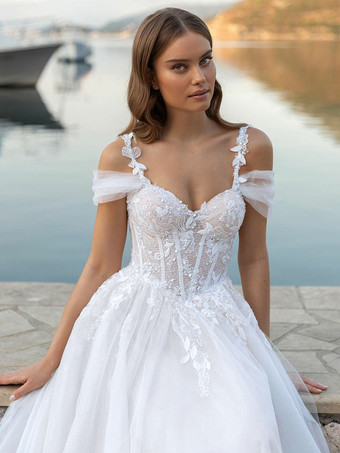 トレーン付きウェディングドレス Aライン 半袖 レース Vネック ブライダルドレス