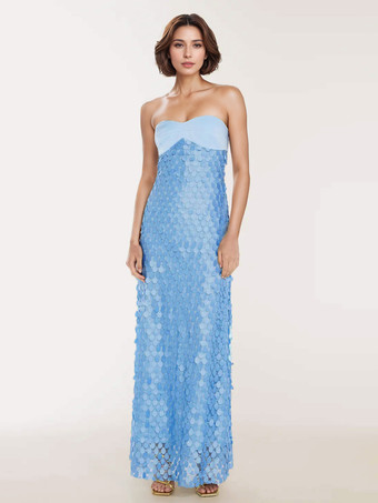 夏のイベントにぴったりの、ティアドロップレースアップリケ付きノースリーブバルコネットマキシドレス（2025年）