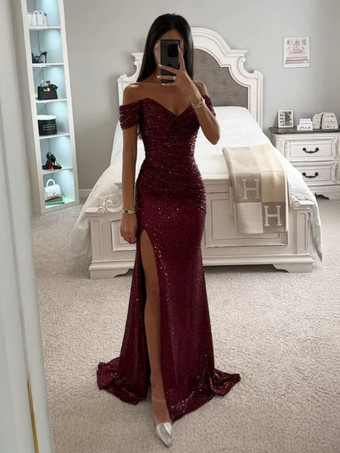 ワインレッド オフショルダーとハイスリットのスパンコールマキシドレス（フォーマルイベント2025）