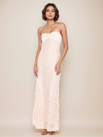 ピンク夏のイベントにぴったりの、ティアドロップレースアップリケ付きノースリーブバルコネットマキシドレス（2025年）