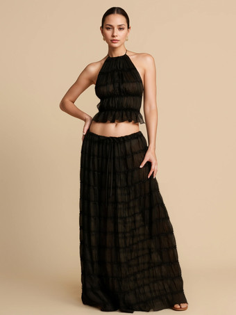 ブラック テクスチャードホルターネッククロップトップとロングスカートの2ピースコーデセット（ビーチ2025）