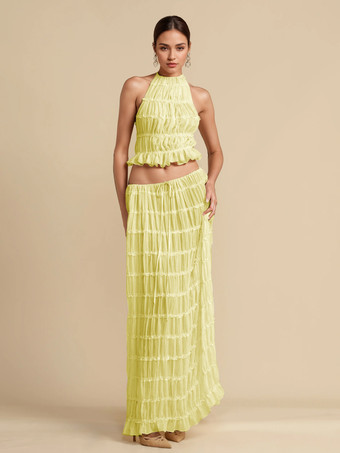 イエローテクスチャードホルターネッククロップトップとロングスカートの2ピースコーデセット（ビーチ2025）