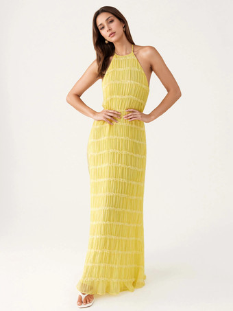 イエロービーチやカジュアルなイベントにぴったりのホルターネックのテクスチャードマキシドレス（2025年）