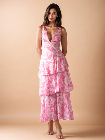 ピンク深めのVネックとオープンバックが特徴の花柄プリントのレイヤードフリルロングドレス 2025