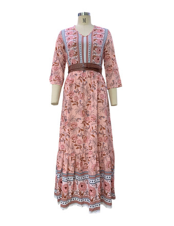 2026年夏にぴったりの、Vネックと七分袖のボヘミアン風花柄マキシドレス