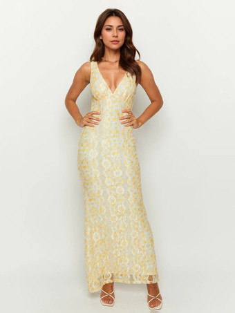 2025年夏にぴったりの、深めのVネックとオープンバックのノースリーブレースマキシドレス