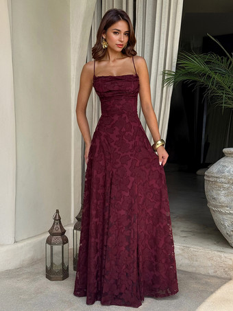 ワインレッド 2025年夏のイベントにぴったりの、バックレスデザインのジャカードマキシスリップドレス