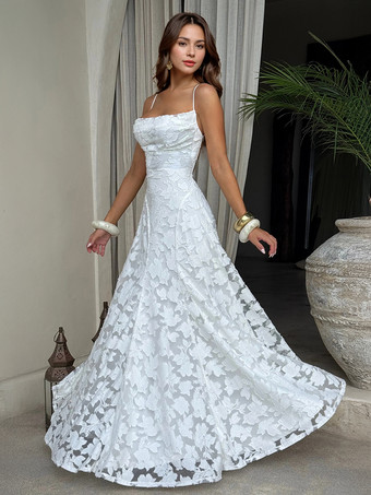 2025年夏のイベントにぴったりの、バックレスデザインのジャカードマキシスリップドレス