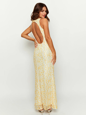 2025年夏にぴったりの、深めのVネックとオープンバックのノースリーブレースマキシドレス