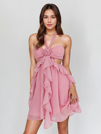 ピンク2025年夏にぴったりな、花柄のアクセントとホルターネックが特徴のピンクのシフォンフリルミニドレス