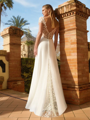 ボヘミアンウェディングドレス Vネック 半袖 トレーン付き レースブライダルガウン