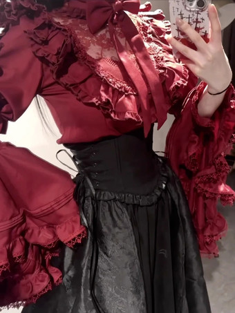 ゴシックロリータの衣装 レースフリル 長袖ブラウスと黒スカートのツーピーススーツ