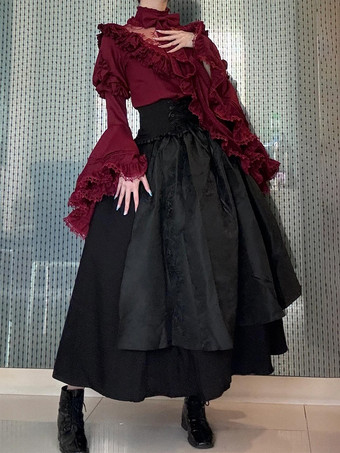 ゴシックロリータの衣装 レースフリル 長袖ブラウスと黒スカートのツーピーススーツ