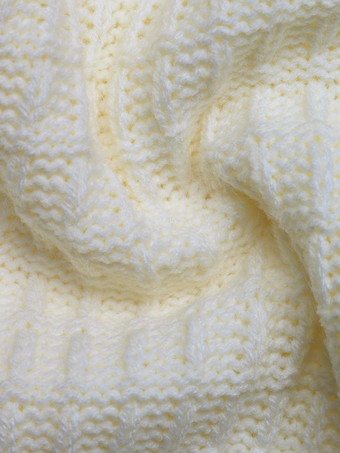 2025年秋冬向けベージュの長袖クルーネックニットカーディガン