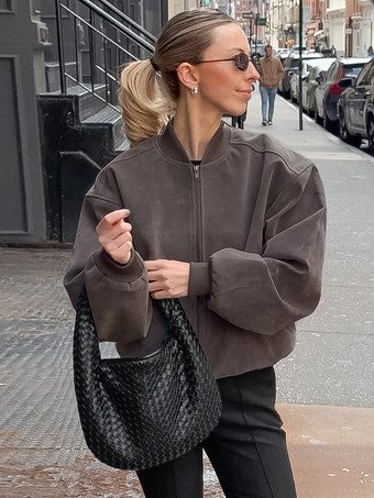 ストリートルックにぴったりのレトロなジップアップボンバージャケット 2025