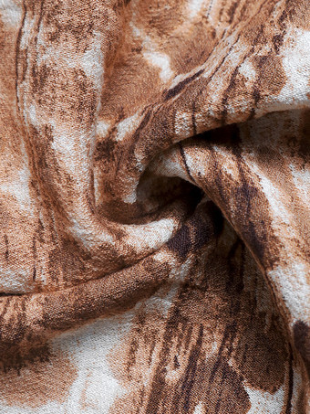 抽象的なプリントとフリル裾の長袖Vネックロングドレス（レディース2025年）