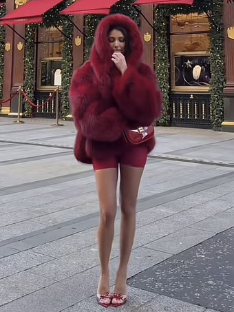 レディース向けバーガンディフード付きフェイクファージャケット 2025