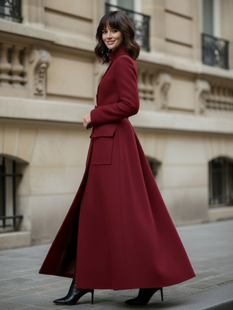 スタンドカラーとフラップポケット付きウールのフルレングスマキシコート（レディース）2025