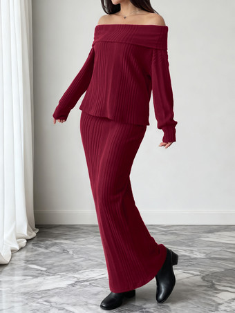 2025年レディース向け、バーガンディリブニットセット（オフショルダートップス＆マキシスカート）