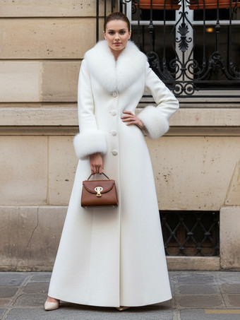 フェイクファーの襟と袖口が付いたマキシ丈のホワイトウールコート（レディース 2025年）