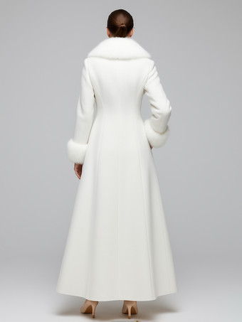 フェイクファーの襟と袖口が付いたマキシ丈のホワイトウールコート（レディース 2025年）