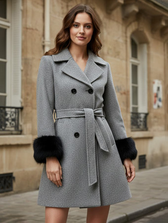 ベルト付きダブルブレストウールブレンドコート、ワイドラペル、ブラックフェイクファーカフス 2025