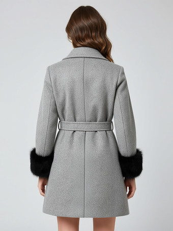 ベルト付きダブルブレストウールブレンドコート、ワイドラペル、ブラックフェイクファーカフス 2025