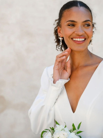 シンプルなウェディングドレス サテン生地 Vネック ノースリーブ ボタン Aライン ブライダルドレス