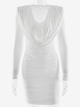 2026年レディース向け、深めのVネックが特徴のモダンなルーシュミニドレス