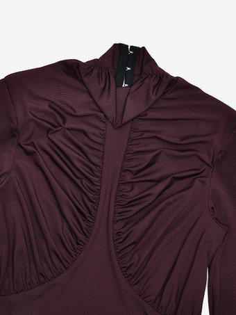 モダンなハイネックルーシュボディコンバックレスミニドレス（レディース 2026年）