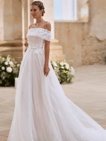 ホワイトシンプルなウェディングドレス チュール ストラップレス 半袖 アップリケ Aライン ブライダルガウン