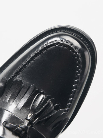 メンズ用ブラックペニーローファー ラウンドトゥ スリッポン ローファー タッセル付き